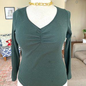 🐸 🖤 Women's Size XL Old Navy Dark Green Ribbed V Neck Long Sleeved Tshirt